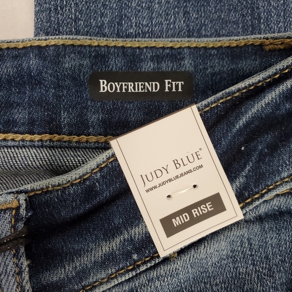 Judy Blue Mid Rise Boyfriend Fit with Stretch Sz 3/26 NWT Distressed MD Wash - Picture 3 of 12